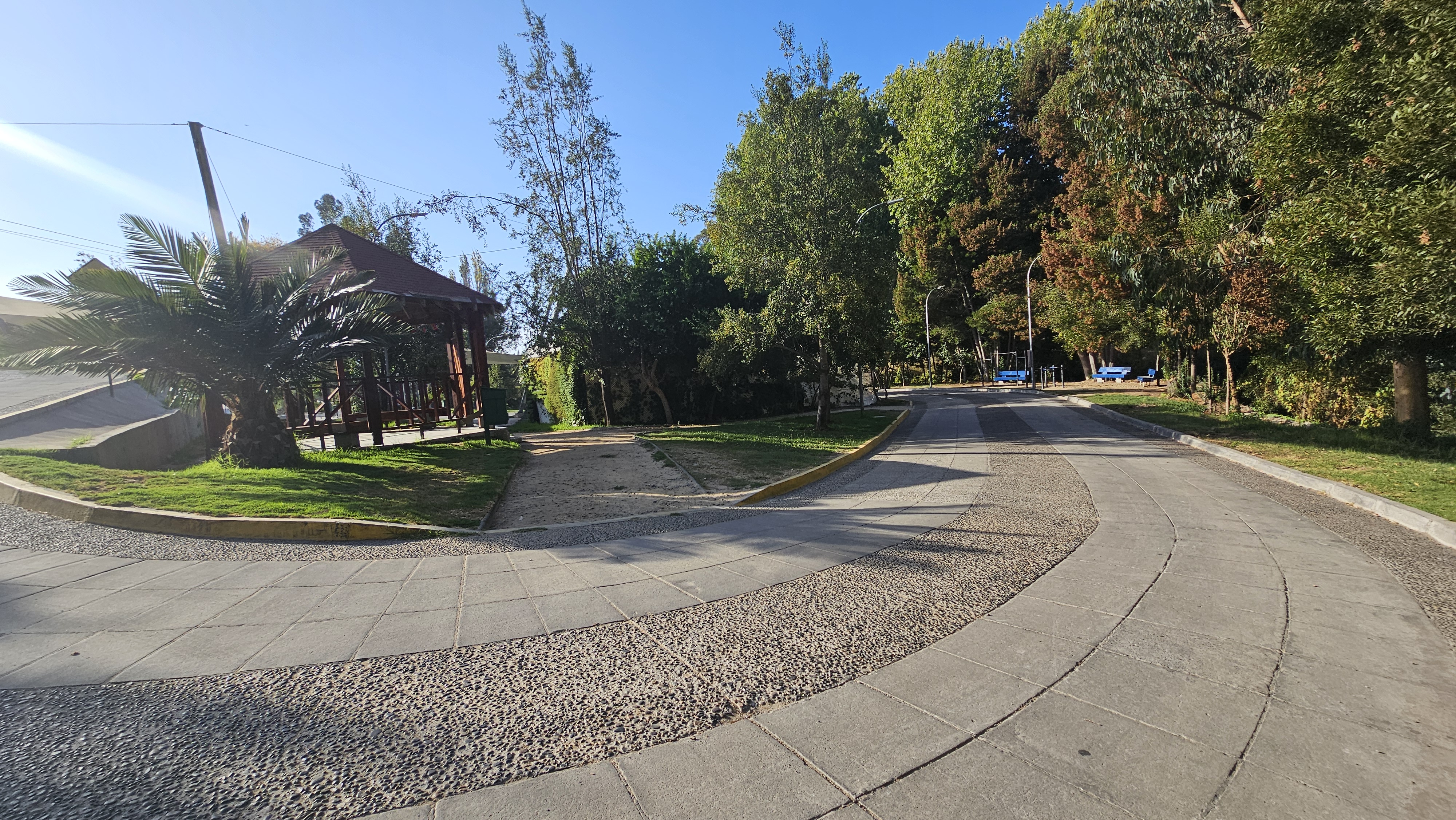 Fotografía del amplio sendero accesible